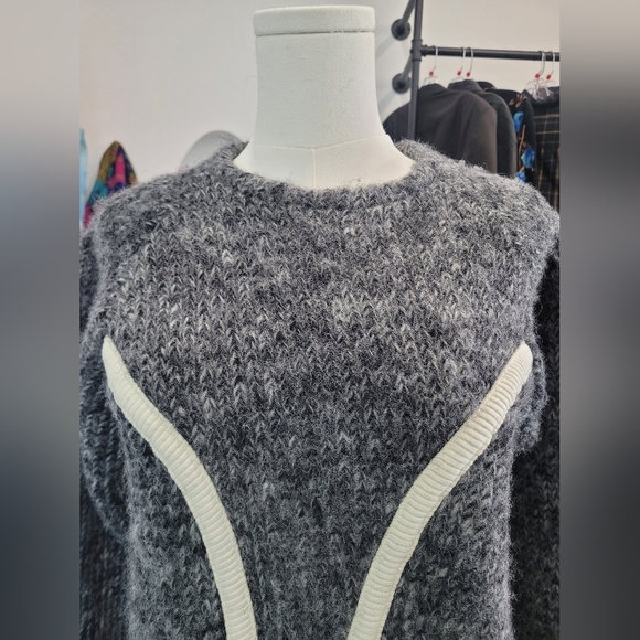 Zara Wool Gray and White Women's Sweater - Picture 7 of 7